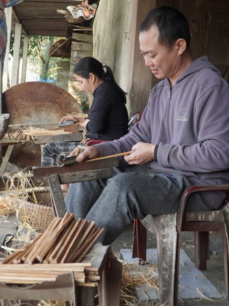 Làng nghề đũa cau Nàng Rưng vào vụ Tết