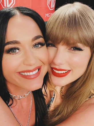 Katy Perry khen ngợi và công khai ủng hộ Taylor Swift