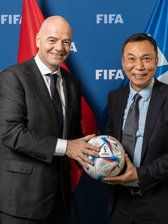 Chủ tịch FIFA trao huy chương cho đội tuyển Việt Nam tại AFF Cup 2024