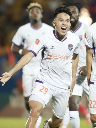 Đi tìm cầu thủ tuổi Tỵ đắt giá nhất V-League, có nhân vật dễ gây nhầm lẫn!