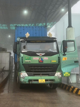 Thông quan lô hàng đầu năm mới