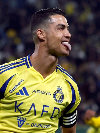 Ronaldo gây sốc muốn Al Nassr chiêu mộ Kaoru Mitoma với giá 'khủng' 85 triệu euro