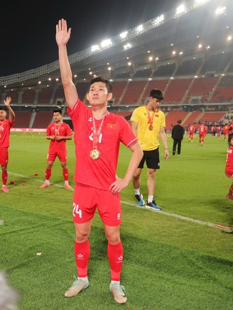 Nhà vô địch AFF Cup Hai Long được thưởng lớn khi trở về quê hương Quảng Ninh
