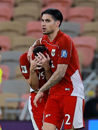 Cầu thủ Indonesia khóc nấc vì trượt World Cup, Chủ tịch PSSI chua xót: ‘Chúng tôi xin lỗi…’