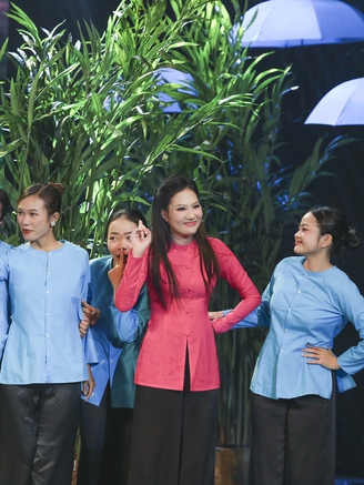 Cô gái miền Tây hát 'Ra giêng anh cưới em' gây chú ý ở ‘Tình bolero’