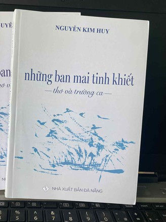 Thơ Nguyễn Kim Huy: Làn hương bay trong những ngôn từ