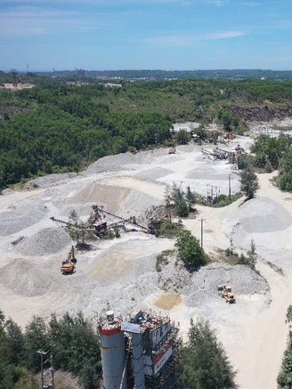 Tài xế xe tải bị đá vùi lấp tử vong trong mỏ đá ở Quảng Ngãi