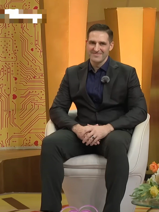 Lính hải quân Mỹ quyết nghỉ hưu sớm để cưới vợ Việt chỉ sau 5 ngày gặp