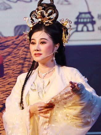 Nhan sắc và cuộc sống của NSND Quế Trân ở tuổi 44