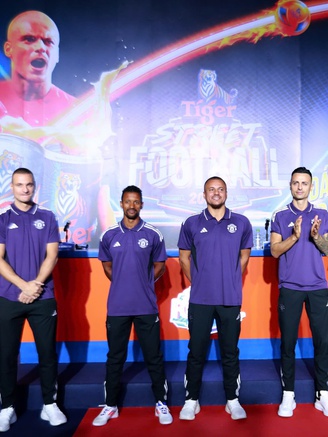 Bộ tứ huyền thoại M.U đối đầu nhau khi dẫn dắt 4 đội bóng đá đường phố Việt Nam