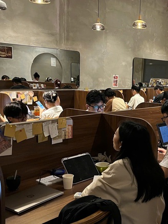 Những quán cà phê 'cực chất' ở làng đại học để sinh viên… chạy deadline