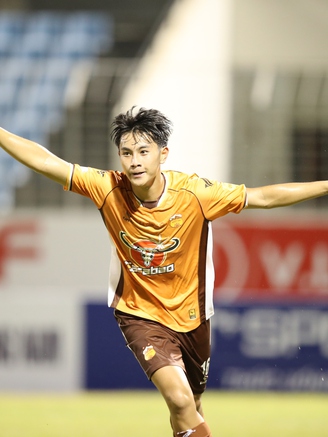 Sao trẻ HAGL Trần Gia Bảo lọt tốp 60 tài năng thế giới: Được The Guardian so sánh đặc biệt