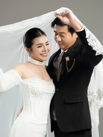 Cặp đôi trích 40 phong bì mừng cưới gửi cho đồng bào vùng lũ