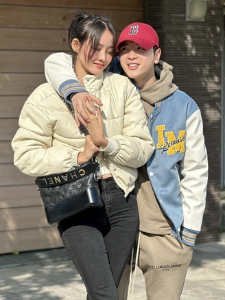 Chuyện tình thăng trầm của chân dài 1,2 m và bạn trai kém tuổi