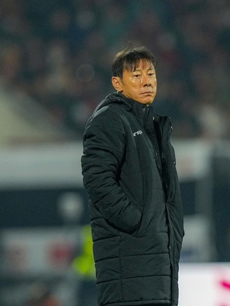 HLV Shin Tae-yong phủ nhận trở lại Indonesia giữa hỗn loạn,  HLV Kluivert được đền bù 'khủng'