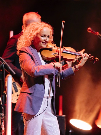 Secret Garden: Giá trị của ‘âm nhạc chữa lành’