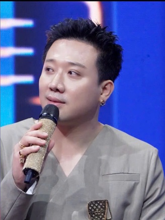 Trấn Thành giật mình khi bị bản sao Hari Won gọi là 'chồng'