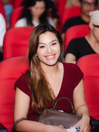 Phương Vy rạng rỡ bên chồng Tây và con gái