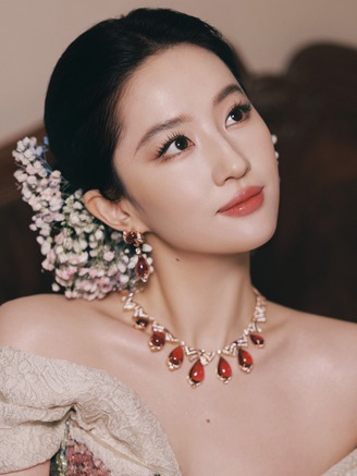 Lưu Diệc Phi hóa 'nàng tiên hoa' gây sốt