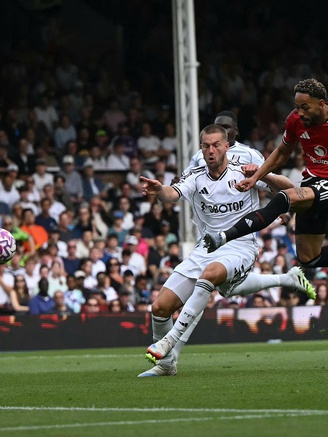 Ngoại hạng Anh: M.U trước 'cú ăn ba'