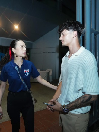 Madam Pang chơi lớn, chiêu mộ sao trẻ từng khoác áo Chelsea cho đội tuyển Thái Lan