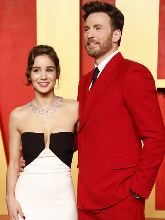 'Đội trưởng Mỹ' Chris Evans và vợ kém 16 tuổi đón con đầu lòng