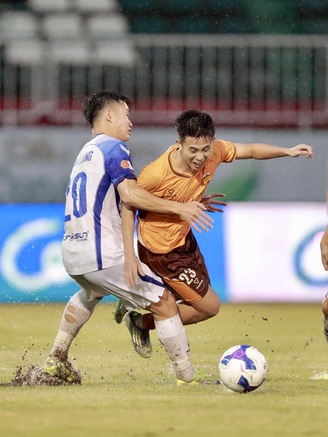 Bảng xếp hạng V-League mới nhất: Bắt đầu tách tốp, HAGL lại đẩy Thanh Hóa xuống dưới đáy