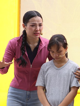 Phương Trinh Jolie bật khóc nức nở nhắc về biến cố