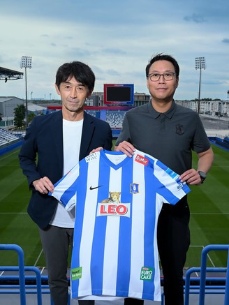 Bị FAT sa thải đột ngột, cựu HLV đội tuyển Thái Lan có việc mới ngay tại… Thái Lan