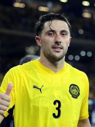 FIFA lộ giấy khai sinh gốc của ông nội cầu thủ nhập tịch lậu: Người Argentina, Malaysia đã rất sai