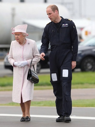 Hoàng tử William và bà nội Nữ hoàng Elizabeth II từng không thân thiết
