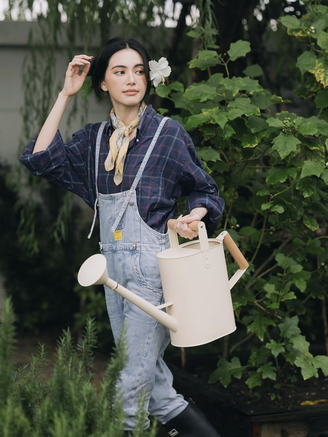 Quần yếm giúp nàng luôn trẻ trung, tươi tắn mỗi ngày