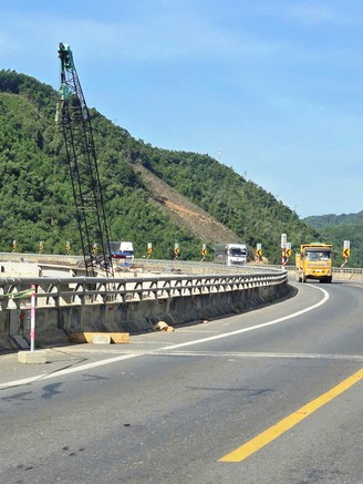 Công trường mở rộng cao tốc La Sơn - Hòa Liên bước vào thi đua 30 ngày