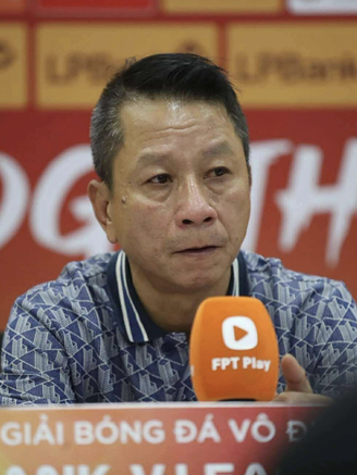 HLV Văn Sỹ Sơn thay Huy Hoàng, dẫn dắt SLNA: Ghế nóng càng nóng! 