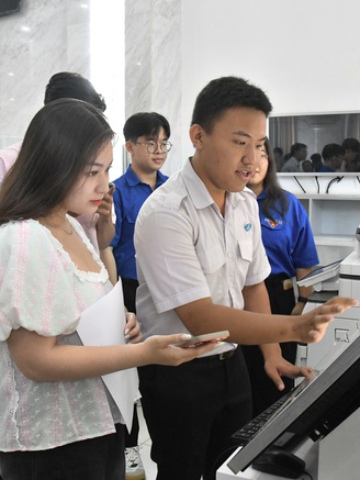 Sinh viên chuyển giao phần mềm hỗ trợ chính quyền địa phương 2 cấp