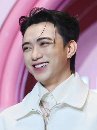 Soobin tri ân fan, tham gia đấu giá xây điểm trường vùng cao