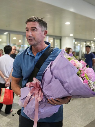 Huyền thoại Harry Kewell đến Việt Nam, bắt đầu cuộc phiêu lưu cùng Hà Nội: HLV tạm quyền Adachi đi đâu?