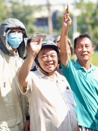 Malaysia nín thở chờ án phạt, sân Gò Đậu 'hầm hập' cơn sốt vé đội tuyển Việt Nam