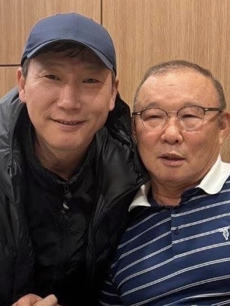 HLV Kim Sang-sik lần đầu hé lộ một sự thật: Chỉ sợ làm bậc tiền bối Park Hang-seo 'mất mặt'