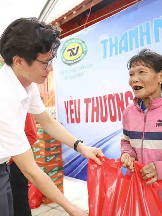 Người trẻ Báo Thanh Niên mang yêu thương về vùng lũ quét và sạt lở