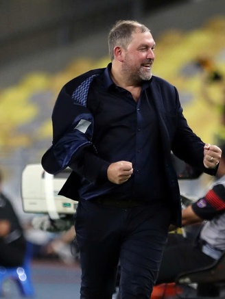 Giữa tâm bão nhập tịch lậu, HLV đội tuyển Malaysia vẫn lạc quan đến kinh ngạc: Tạm quên… FIFA!