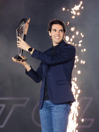 Kaka và Figo vinh danh nhà vô địch FC Pro Festival 2025