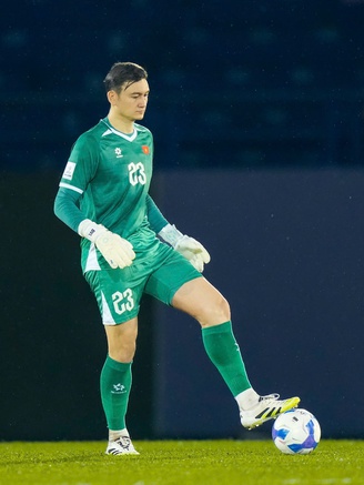 Đội tuyển Việt Nam: Văn Lâm ‘đánh bại’ thủ môn hay nhất AFF Cup, tại sao không?