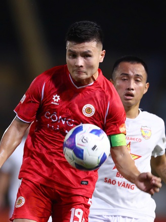 Quang Hải 'vẽ đường cong' tuyệt đẹp, CLB CAHN thắng đậm đội Hà Tĩnh