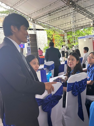 Học nghề luật phải biết hít không khí sống qua ngày?