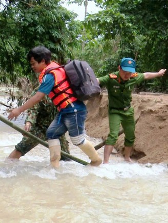 Băng rừng gọi học trò về lại lớp