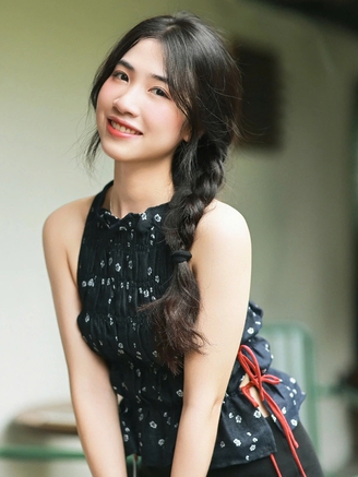 Cô giáo xinh đẹp lan tỏa năng lượng tích cực trong lớp học và trên mạng