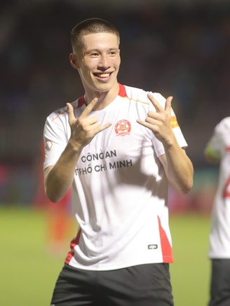 Tiền đạo Việt kiều 1,90 m tiết lộ bất ngờ: Về Việt Nam chơi bóng vì Harry Kane và…