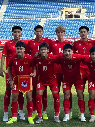 HLV Đinh Hồng Vinh chỉ thẳng lý do U.23 Việt Nam thua U.23 Uzbekistan: Tiếc nhưng vẫn… hài lòng!