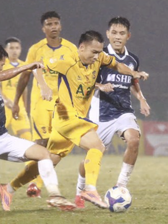 SLNA mắc ‘chi chít’ sai lầm, dính thẻ đỏ: Thua đau đội bét bảng V-League, Đà Nẵng vào tứ kết